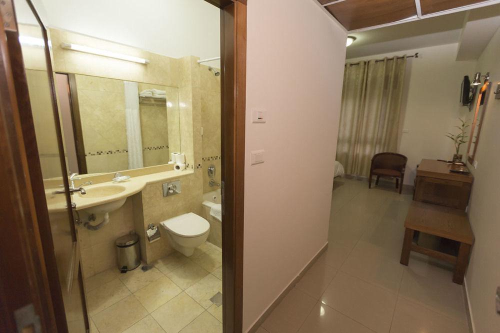Angel Hotel Вифлеем Экстерьер фото